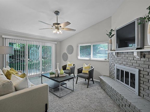 4th image of 3275 Huckleberry Dr