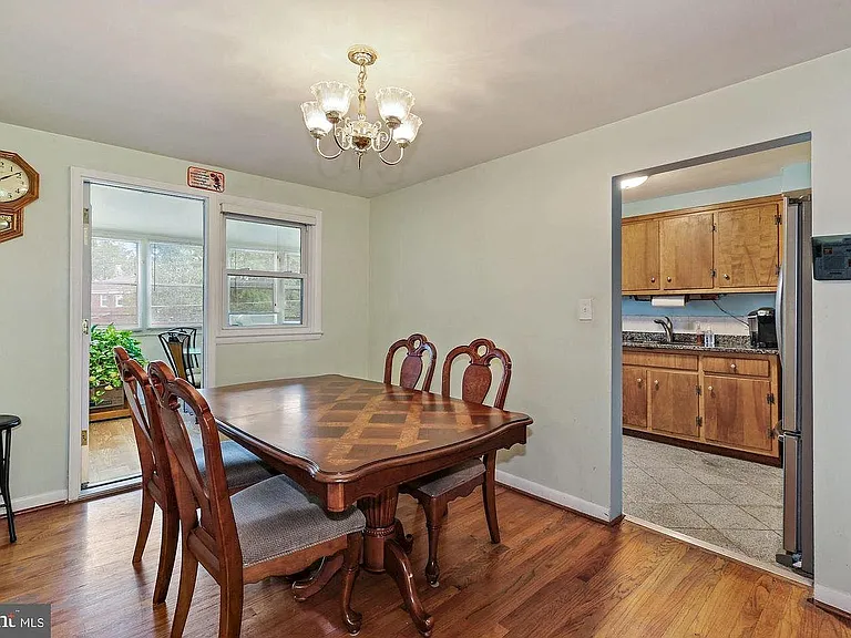 1141 Gloria Ave — Photo 3