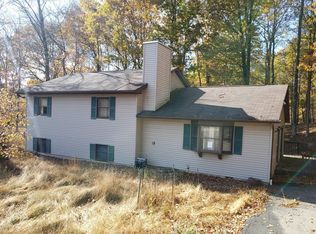 102 Daventry Ct, Bushkill, PA 18324