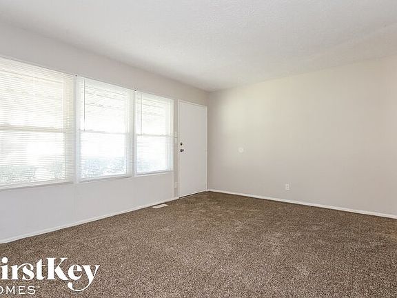 3rd image of 3144 Eagledale Dr