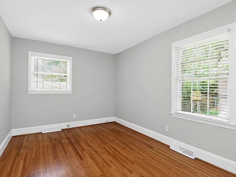 2309 Lanier Ave — Photo 9