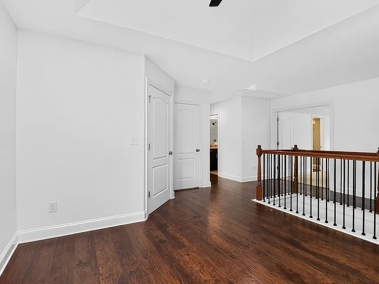 549 Daventry Ct — Photo 33