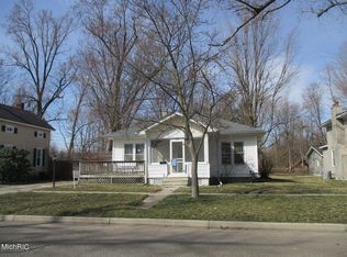 520 Maple St, Three Rivers, MI 49093
