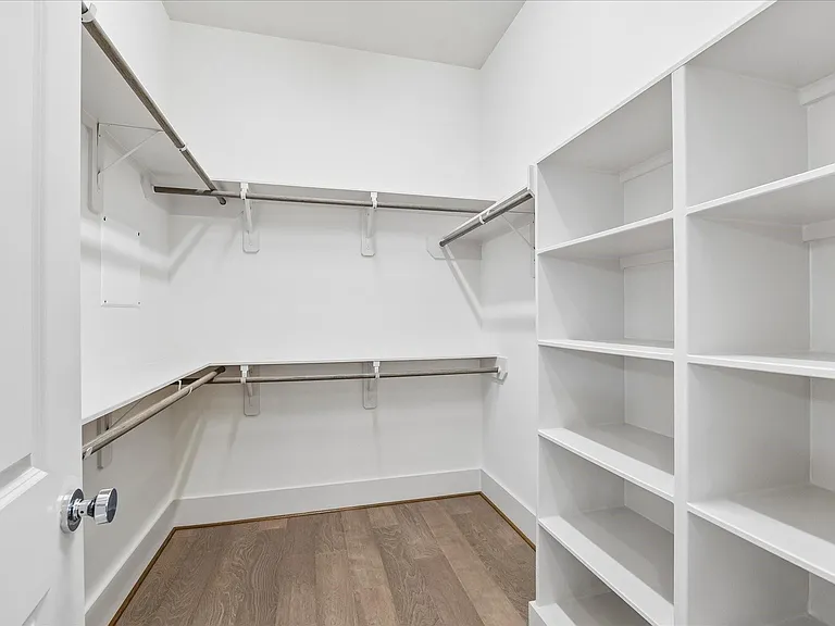 1222 W 21st St — Photo 14