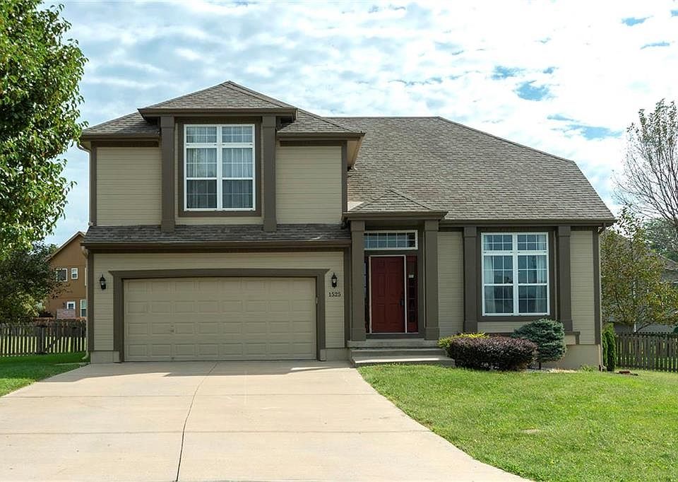1st image of 1525 SE Cape Cir