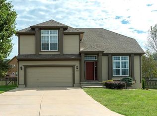 1525 SE Cape Cir, Lees Summit, MO 64081