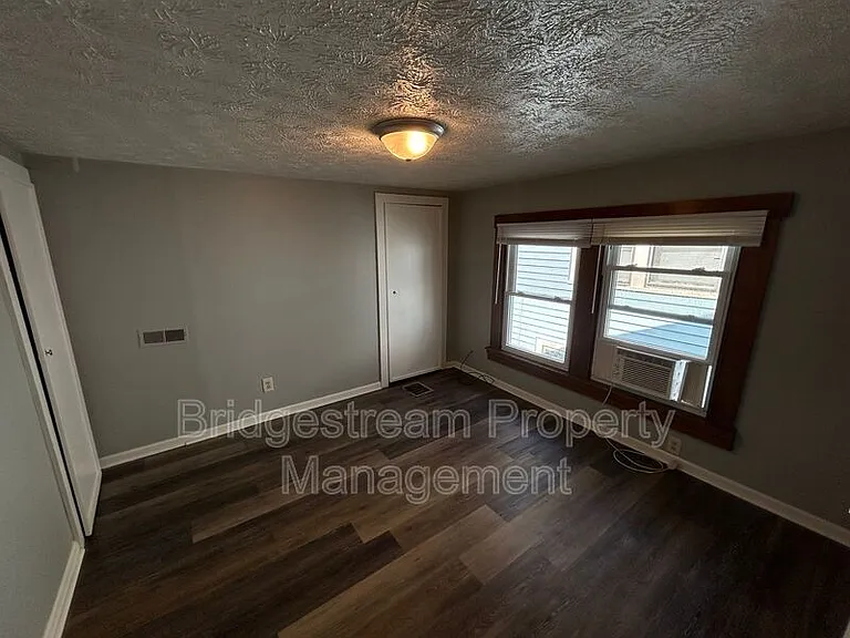 51 S Sperling Ave — Photo 4