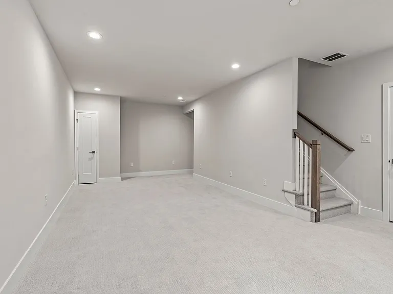 701 Brewster Aly — Photo 19