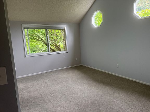 4th image of 10620 NE 125th Pl