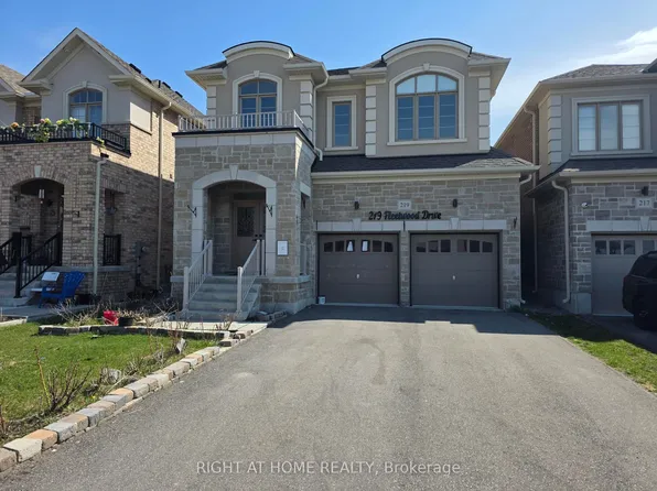 219 Fleetwood Dr, Oshawa, ON L1K 3E7