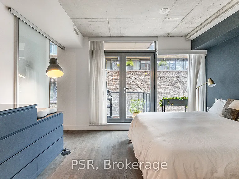 560 King St W #203 — Photo 23