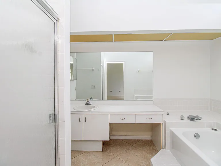 10201 Regent Cir — Photo 32
