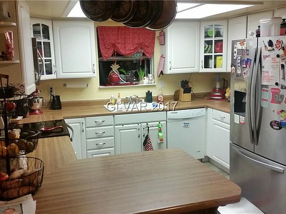 3rd image of 5813 Santa Catalina Ave