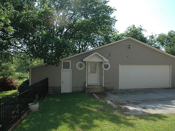 2 car garage w/apartment.
