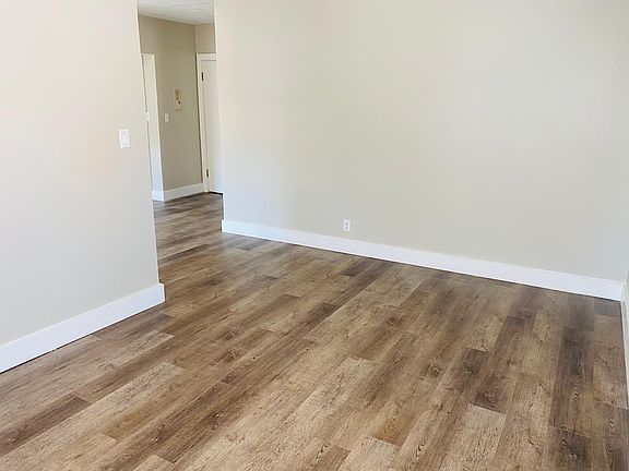 4th image of 3851 Dewey Ave #3