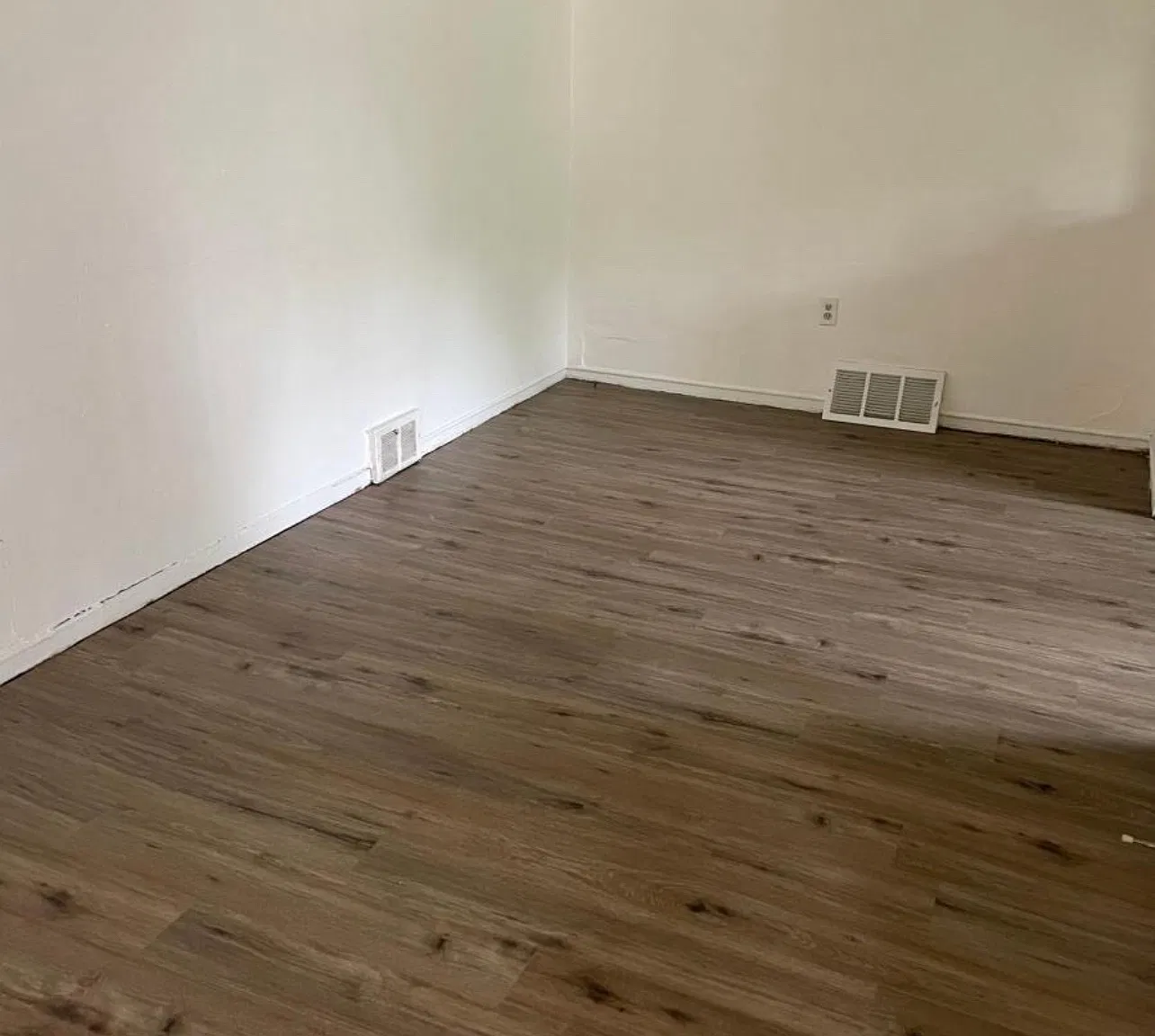 3 bed, 1125 sqft, $1,100 — Photo 4
