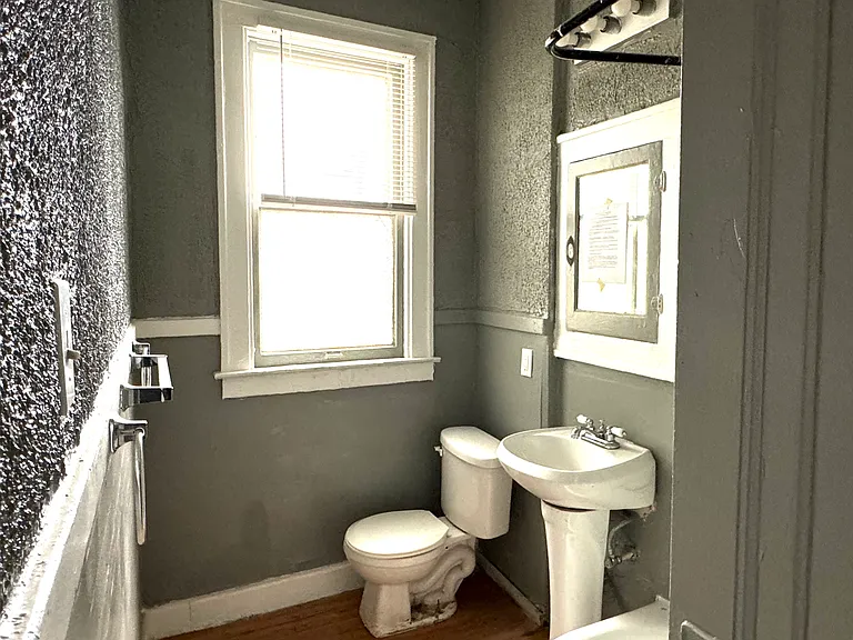 15537 Normandy Ave #2 — Photo 8