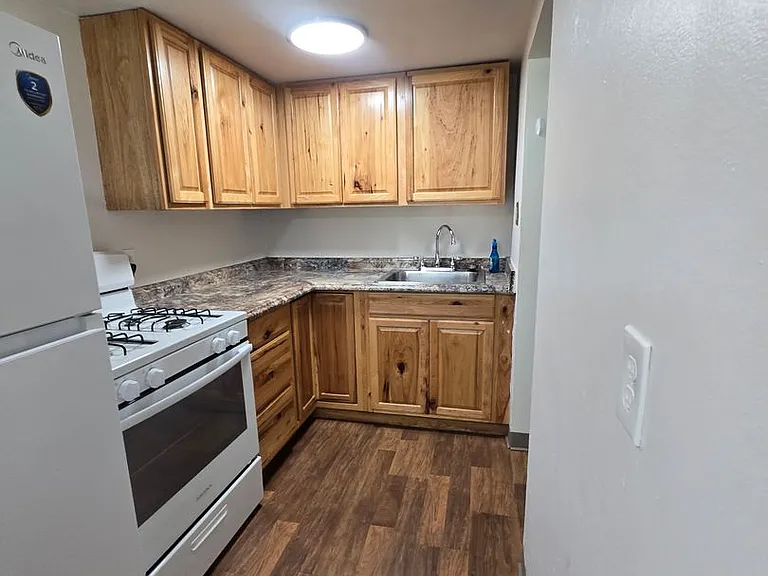 105 Hilltop Dr — Photo 3