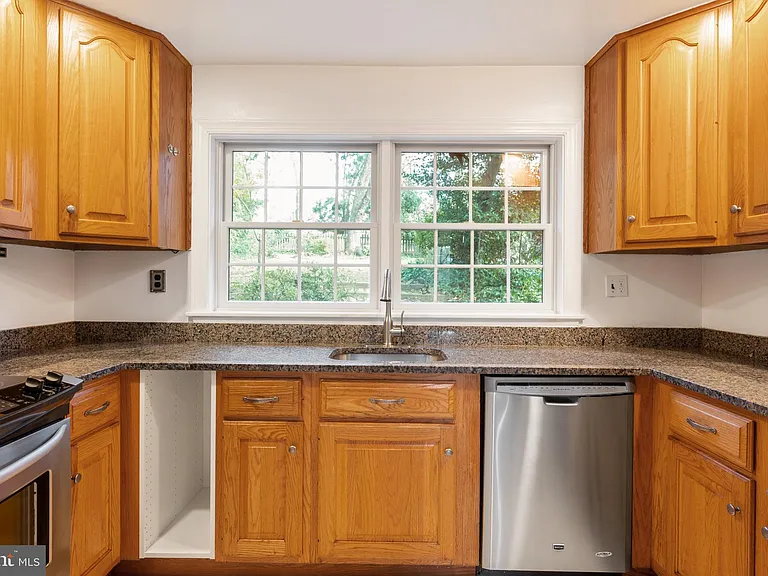 3606 Pinetree Ter — Photo 18