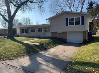 1436 Timberline Dr, Bettendorf, IA 52722