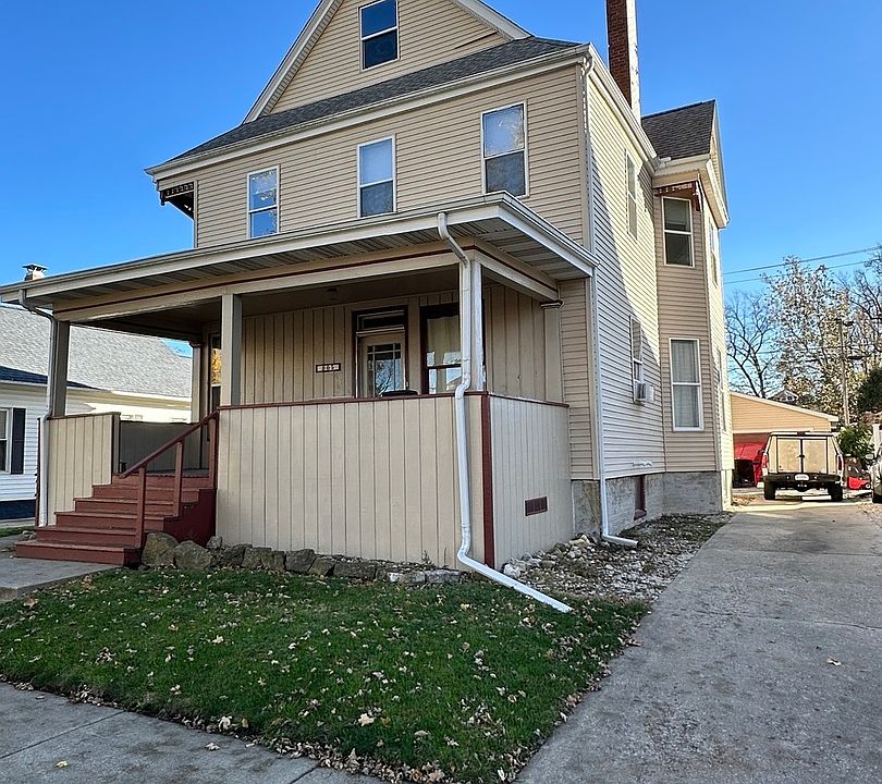 2nd image of 805 E Front St