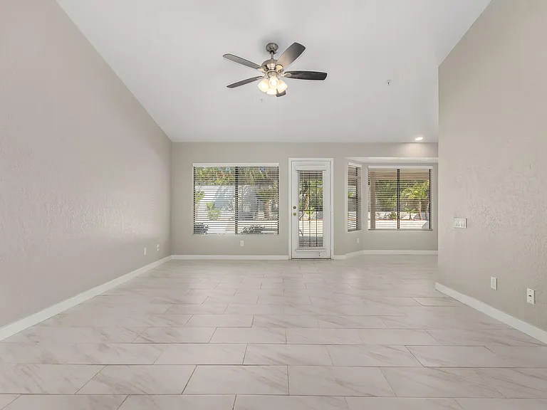 9138 E Davenport Dr — Photo 19