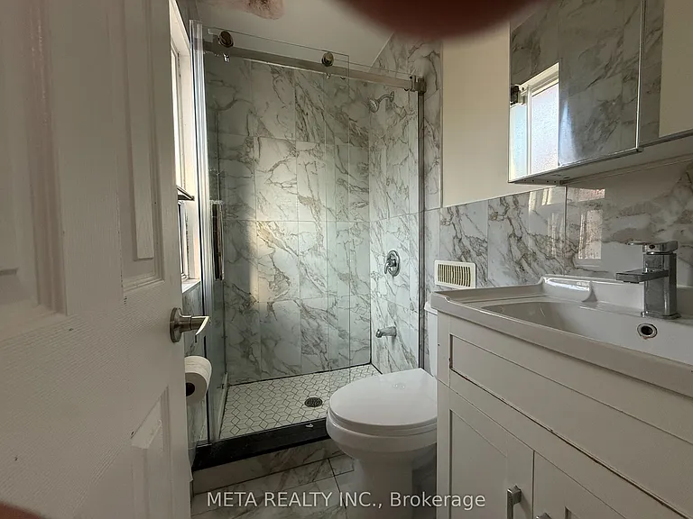 556 McCowan Rd — Photo 34
