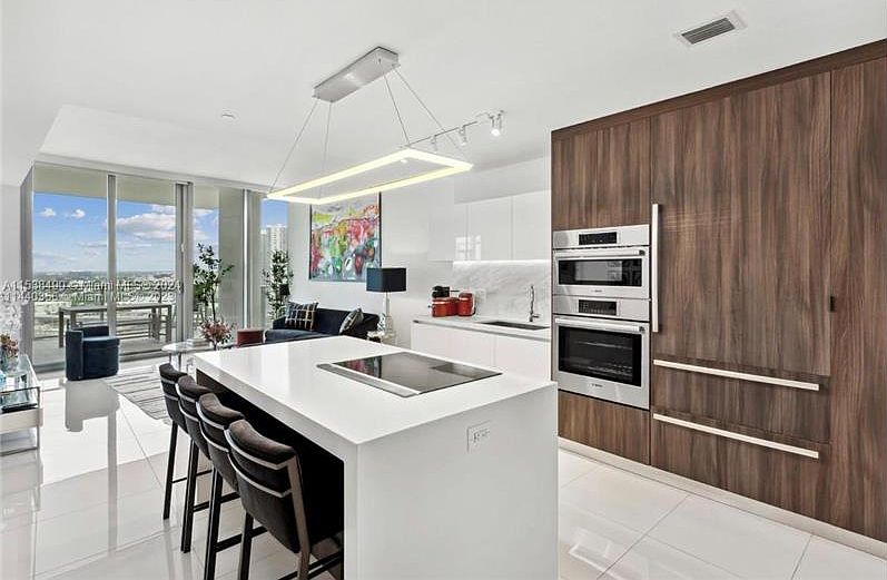 1st image of 851 NE 1st Ave #1500
