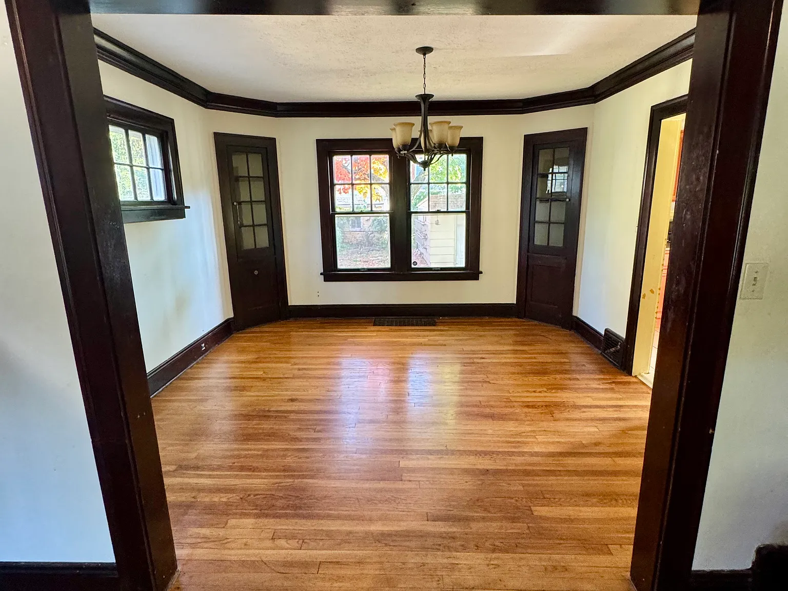 3 bed, 1.5 bath, 1430 sqft, $1,690 — Photo 4