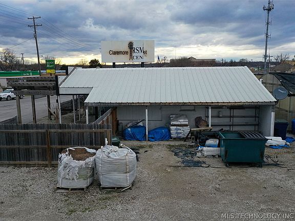 4th image of 118 W 1st St