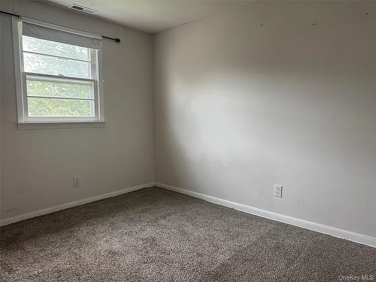 124 Parkdale Dr — Photo 7