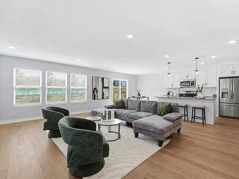 707 Glenn Cir — Photo 13