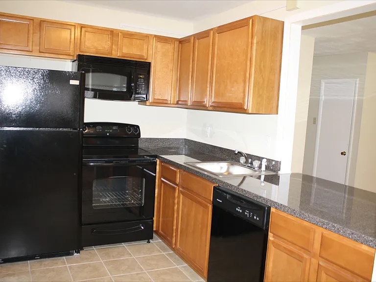 85 Lawrence Rd — Photo 2