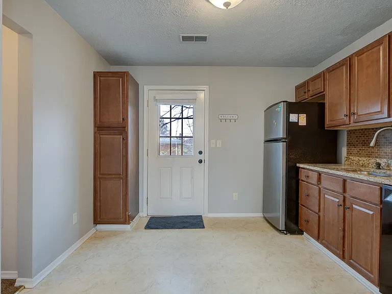 9311 Preston Hwy #2 — Photo 3