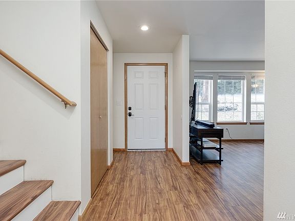 4th image of 7527 NE Harborview Dr