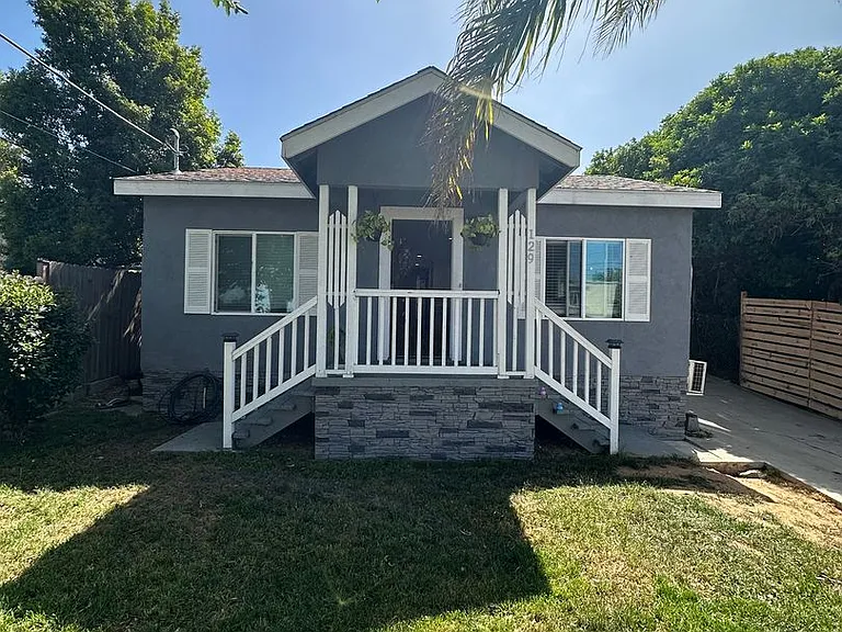 129 Norton Ave — Photo 45