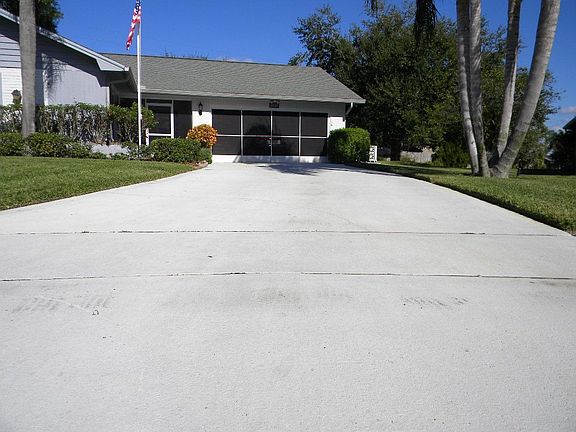 DRIVEWAY PARKS UP TO SIX VEHICLES