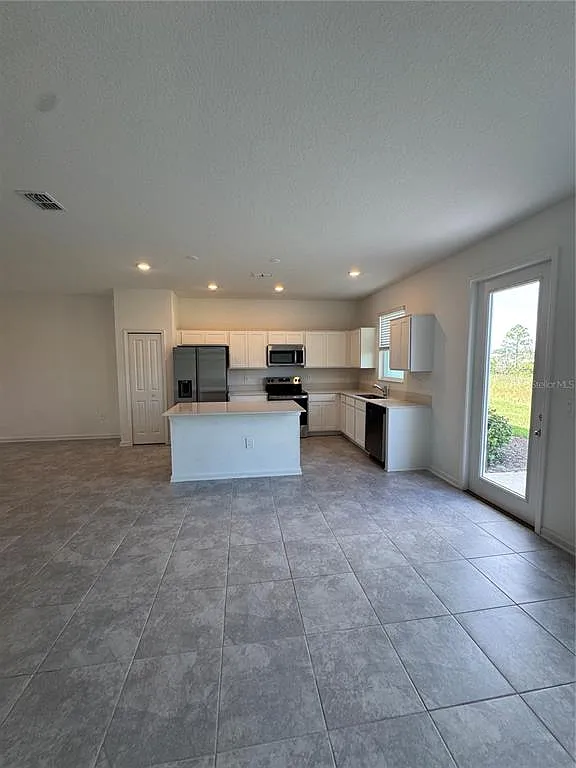 3 bed, 2.5 bath, 1864 sqft, $2,500 — Photo 2