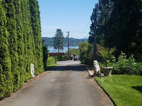3rd image of 4011 W Lake Sammamish Pkwy SE