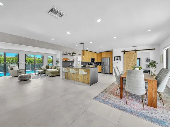 1910 NE 211th St, Miami, FL 33179