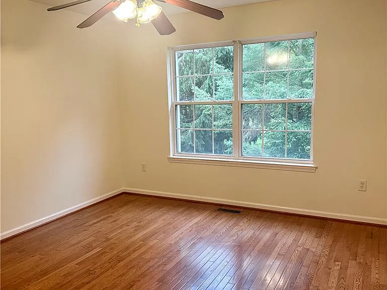 4312 Creek Rd — Photo 23