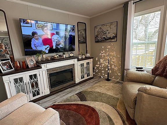 4th image of 360 E Tuttle Rd #9