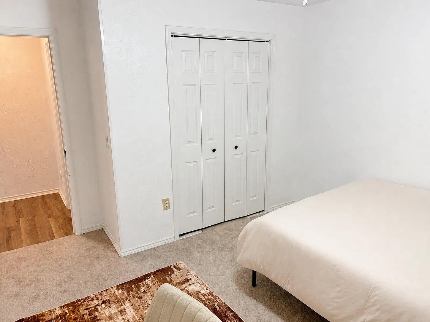 5 bed, 1962 sqft, $850 — Photo 2