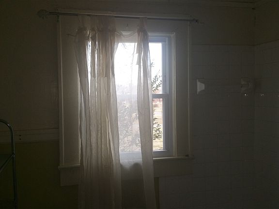 3rd image of 906 5th St