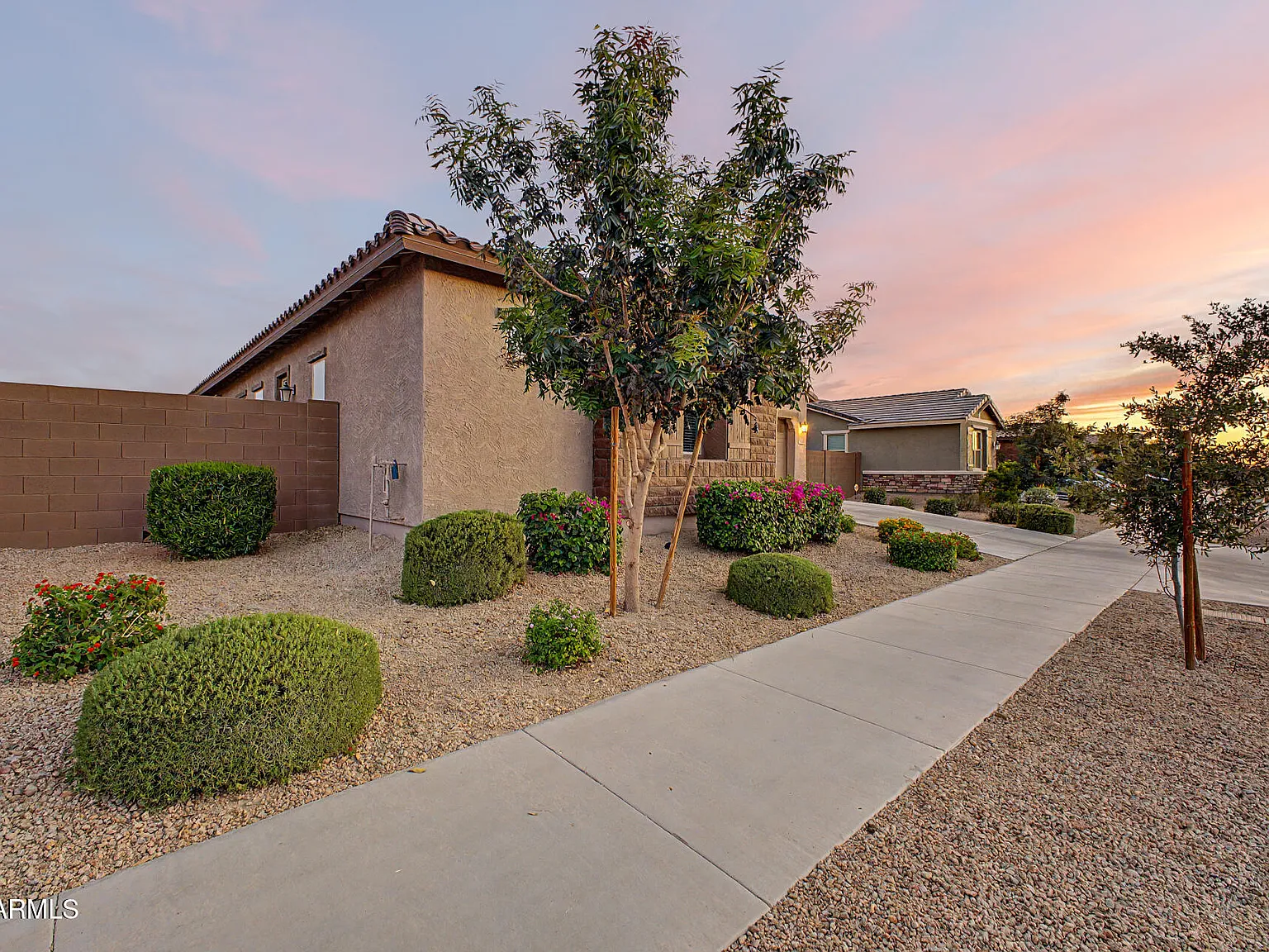 3 bed, 2.0 bath, 2000 sqft, $2,495 — Photo 2