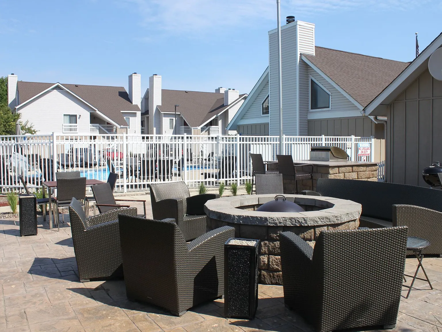 The Glen Luxury Townhomes — Photo 4