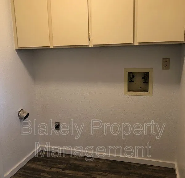3047 N Linda Vista Ln — Photo 6