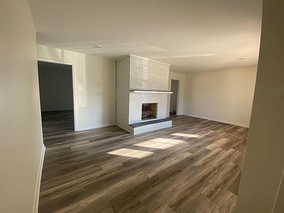 Living area (Fireplace is non-functioning)