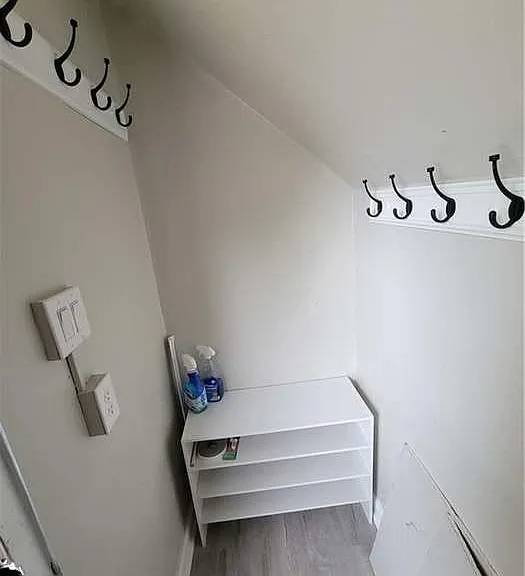 entrance alcove on first level
