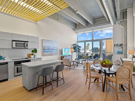 3rd image of 550 Seagaze Dr APT 19